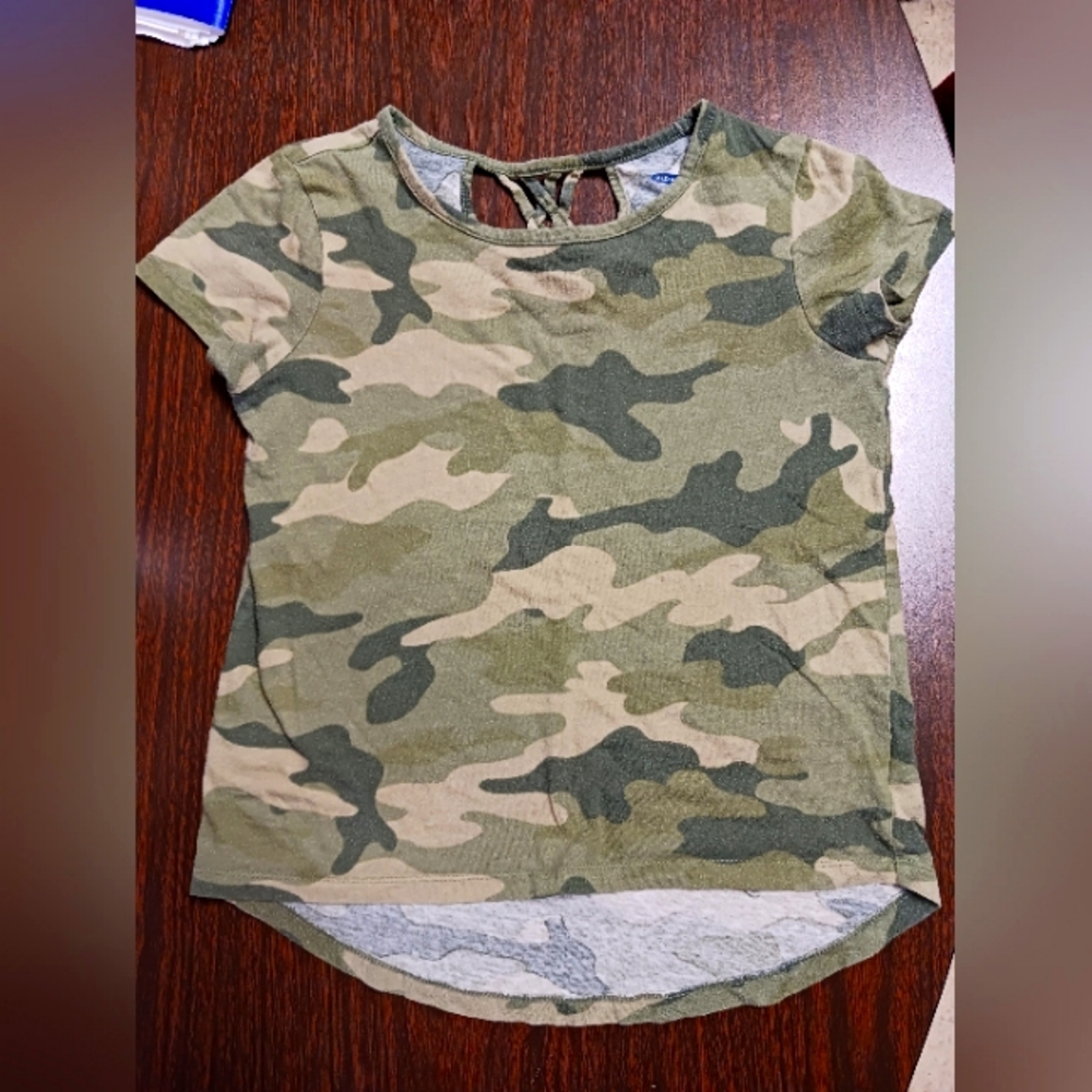 Old Navy Camo Softest Tee Size 6